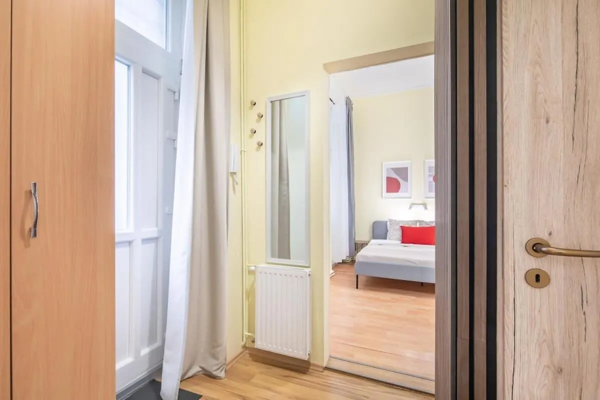 Central - New - Aircon - Comfy Budapest Apartment
