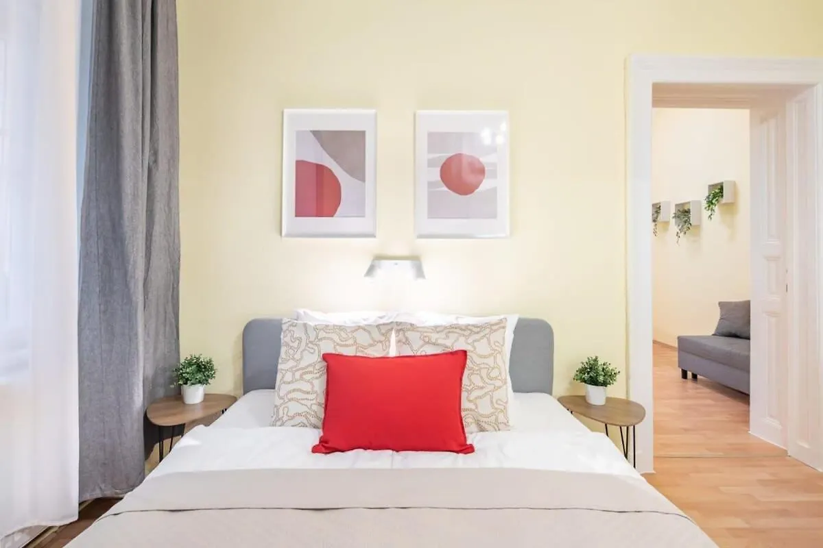 Central - New - Aircon - Comfy Budapest Apartment