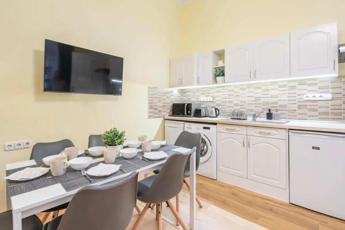 Central - New - Aircon - Comfy Budapest Apartment